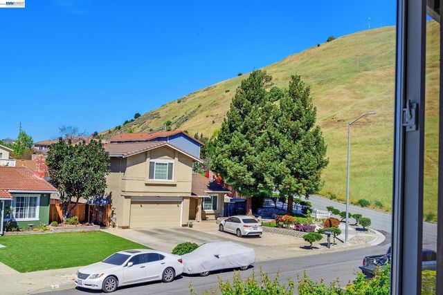 77 Barnes Ln, Fremont, CA 94536