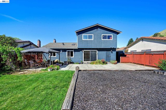 77 Barnes Ln, Fremont, CA 94536