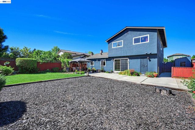 77 Barnes Ln, Fremont, CA 94536