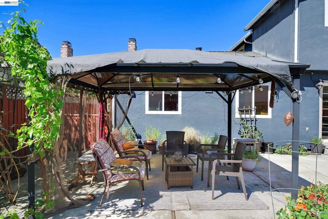 77 Barnes Ln, Fremont, CA 94536