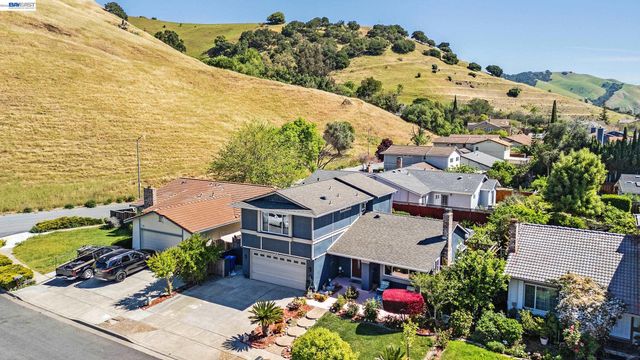 77 Barnes Ln, Fremont, CA 94536