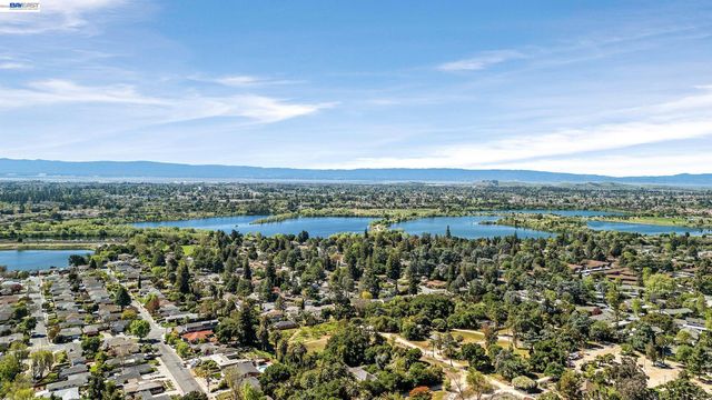 77 Barnes Ln, Fremont, CA 94536