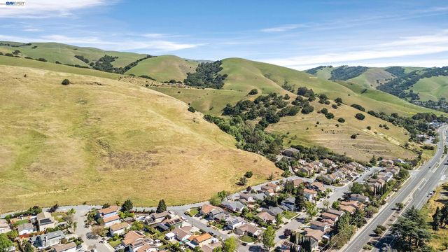 77 Barnes Ln, Fremont, CA 94536