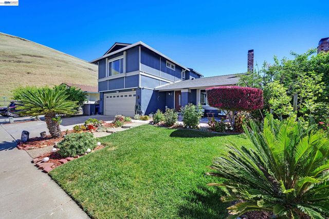 77 Barnes Ln, Fremont, CA 94536