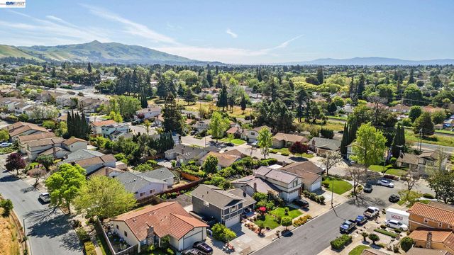 77 Barnes Ln, Fremont, CA 94536