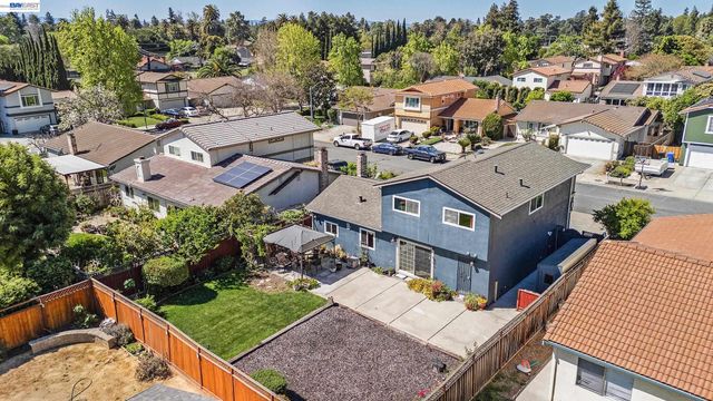 77 Barnes Ln, Fremont, CA 94536