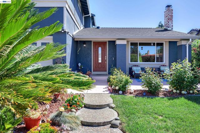 77 Barnes Ln, Fremont, CA 94536
