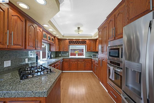 77 Barnes Ln, Fremont, CA 94536