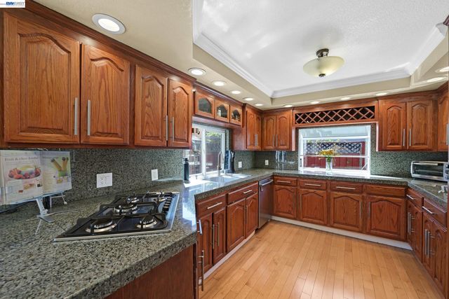 77 Barnes Ln, Fremont, CA 94536