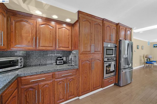 77 Barnes Ln, Fremont, CA 94536