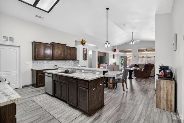 9411 Godiva Avenue, Bakersfield, CA 93311
