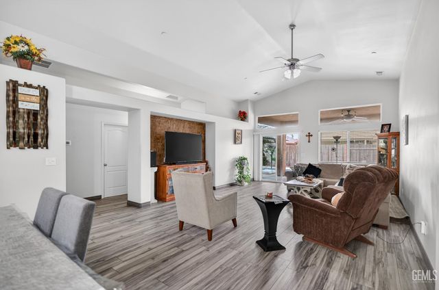 9411 Godiva Avenue, Bakersfield, CA 93311
