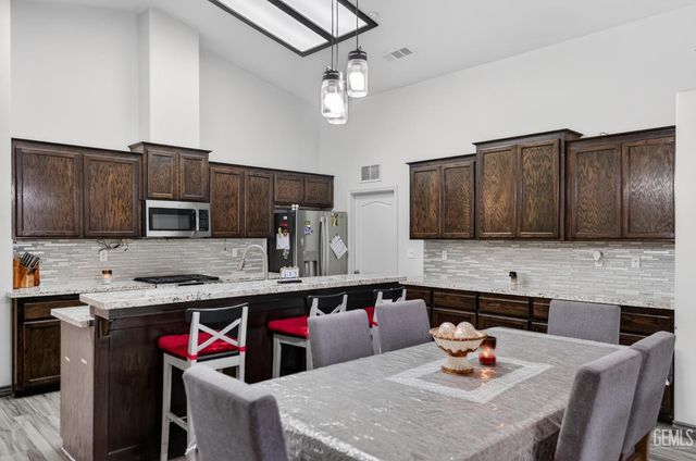 9411 Godiva Avenue, Bakersfield, CA 93311