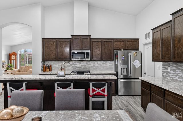 9411 Godiva Avenue, Bakersfield, CA 93311