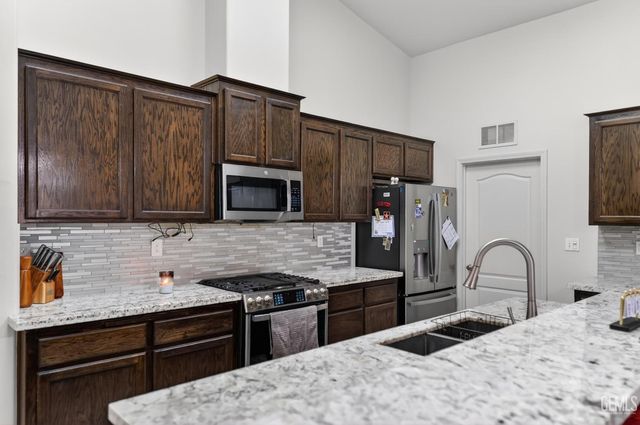 9411 Godiva Avenue, Bakersfield, CA 93311