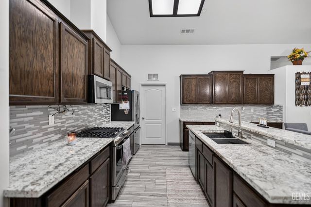9411 Godiva Avenue, Bakersfield, CA 93311
