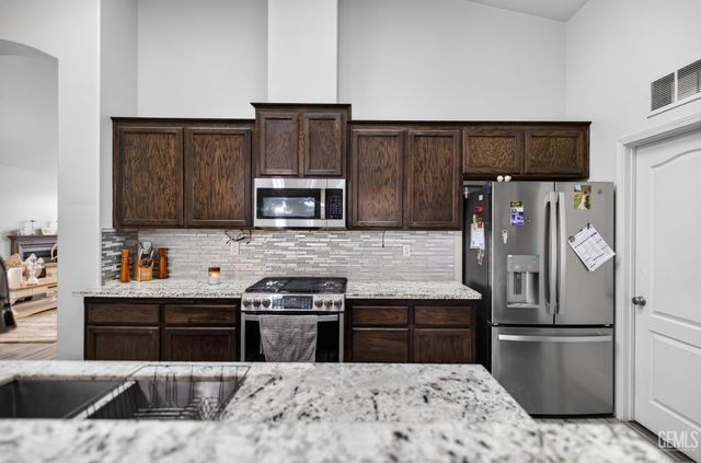 9411 Godiva Avenue, Bakersfield, CA 93311