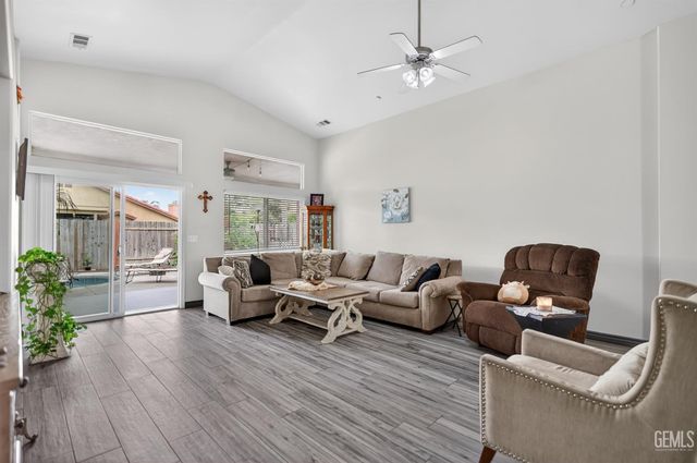 9411 Godiva Avenue, Bakersfield, CA 93311