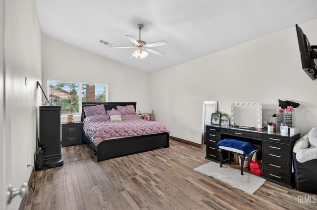 9411 Godiva Avenue, Bakersfield, CA 93311
