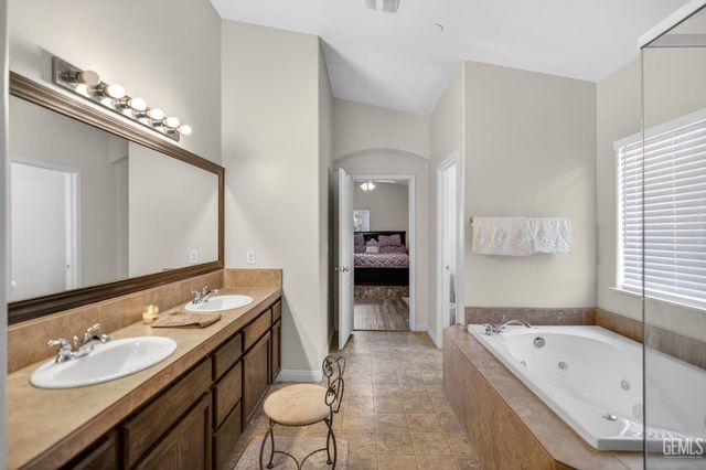 9411 Godiva Avenue, Bakersfield, CA 93311