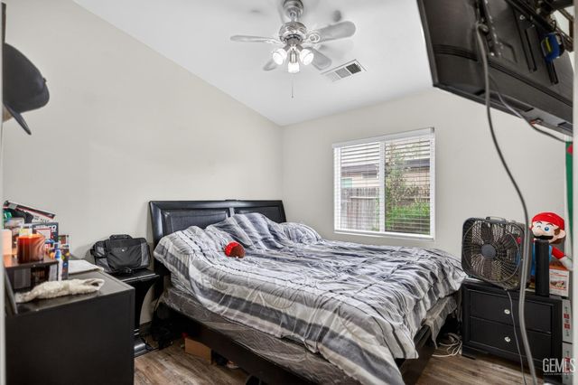 9411 Godiva Avenue, Bakersfield, CA 93311