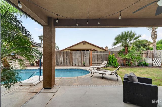 9411 Godiva Avenue, Bakersfield, CA 93311