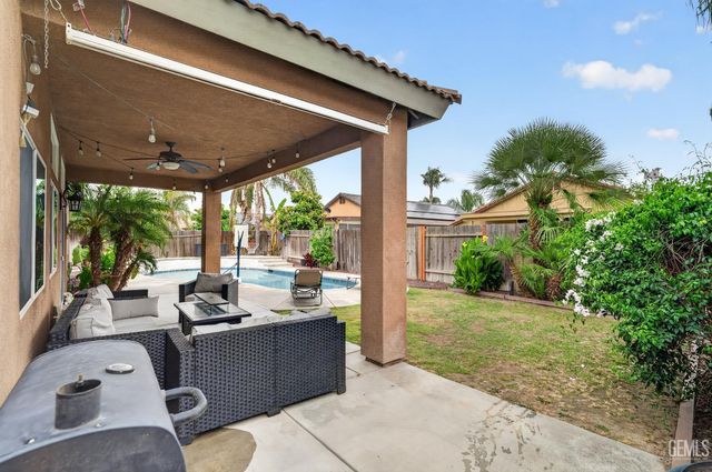 9411 Godiva Avenue, Bakersfield, CA 93311