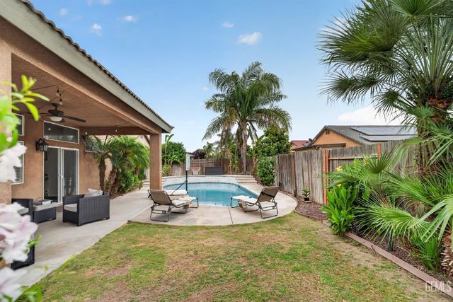 9411 Godiva Avenue, Bakersfield, CA 93311