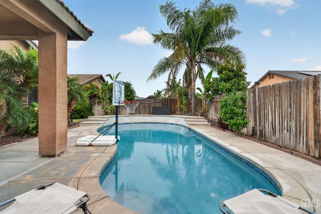 9411 Godiva Avenue, Bakersfield, CA 93311