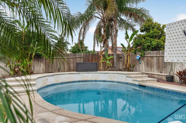 9411 Godiva Avenue, Bakersfield, CA 93311