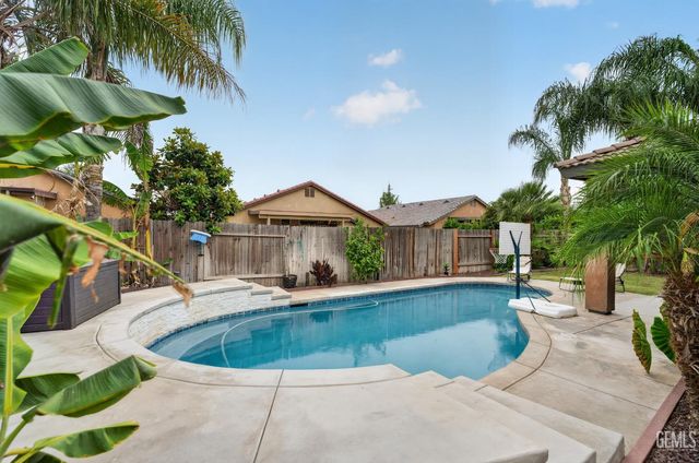 9411 Godiva Avenue, Bakersfield, CA 93311