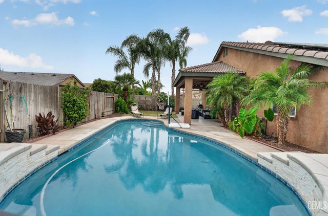 9411 Godiva Avenue, Bakersfield, CA 93311