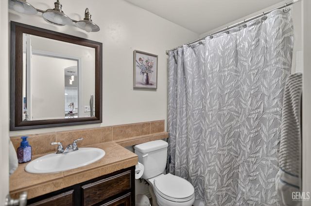 9411 Godiva Avenue, Bakersfield, CA 93311