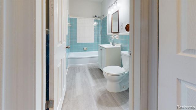 21171 Dexter Boulevard, Warren, MI 48089