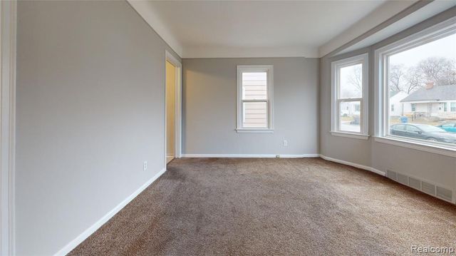 21171 Dexter Boulevard, Warren, MI 48089