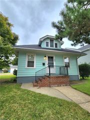 54 W Chamberlin AVE, Hampton, VA 23663