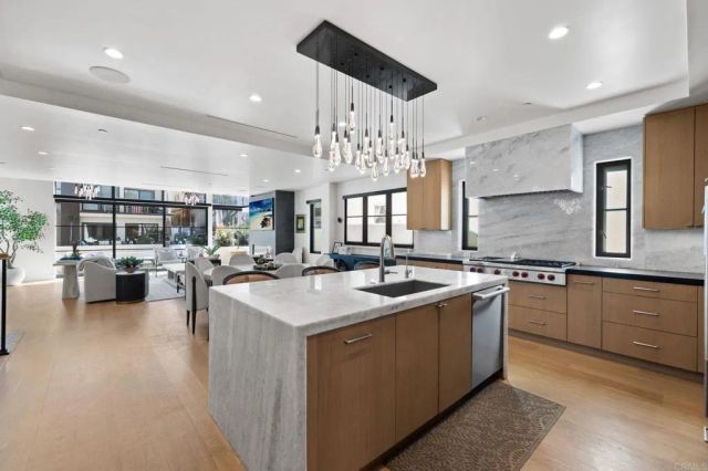 119 41St Street, Newport Beach, CA 92663