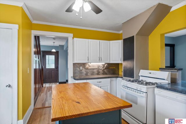 1214 S 30th Street, Lincoln, NE 68510