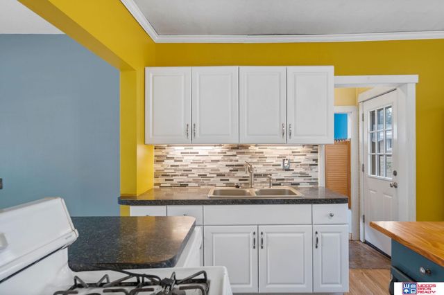 1214 S 30th Street, Lincoln, NE 68510