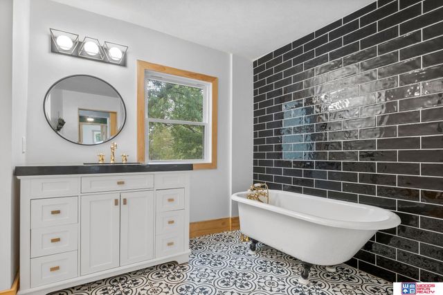 1214 S 30th Street, Lincoln, NE 68510