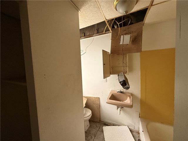 404 E Locust St, City Of But Ne, PA 16001