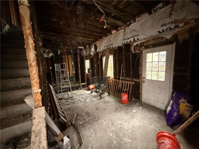 404 E Locust St, City Of But Ne, PA 16001