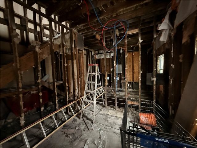 404 E Locust St, City Of But Ne, PA 16001