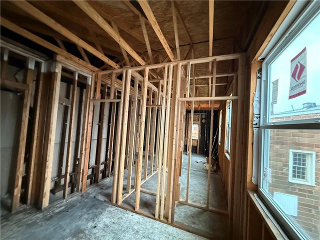 404 E Locust St, City Of But Ne, PA 16001