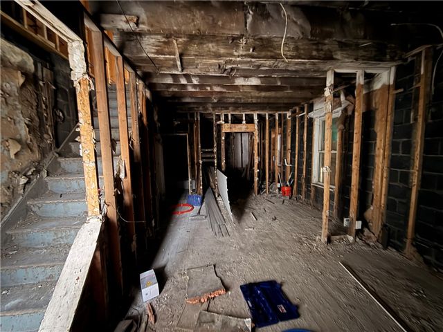 404 E Locust St, City Of But Ne, PA 16001