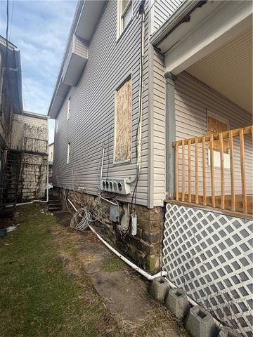 404 E Locust St, City Of But Ne, PA 16001