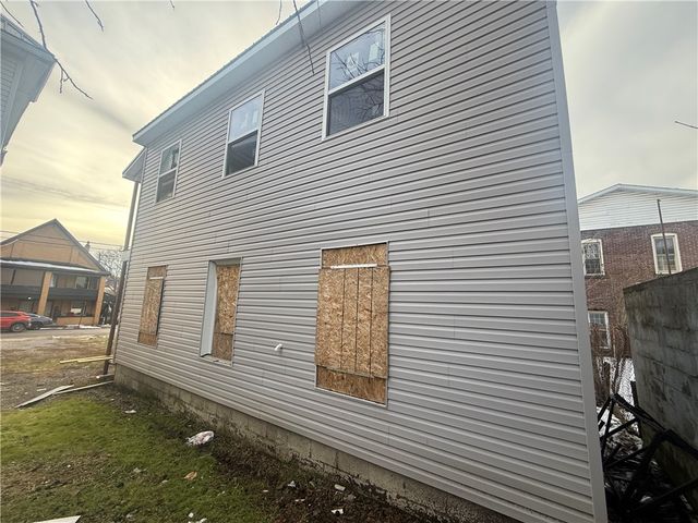 404 E Locust St, City Of But Ne, PA 16001