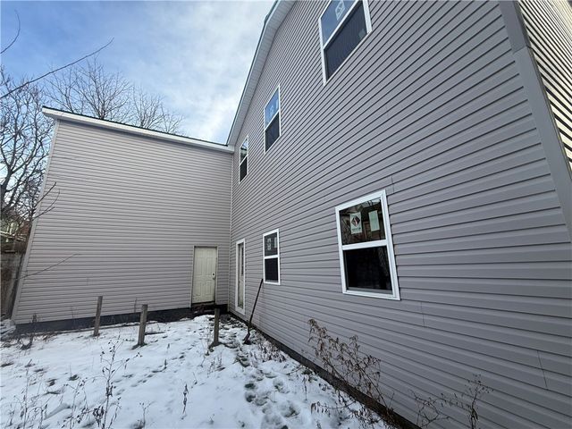 404 E Locust St, City Of But Ne, PA 16001