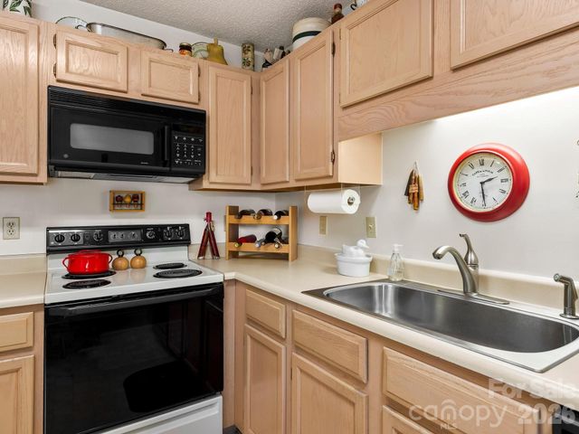 2903 Sagamore Lane, Asheville, NC 28806