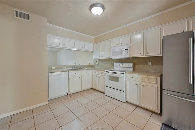 932 Navidad Street, Bryan, TX 77801